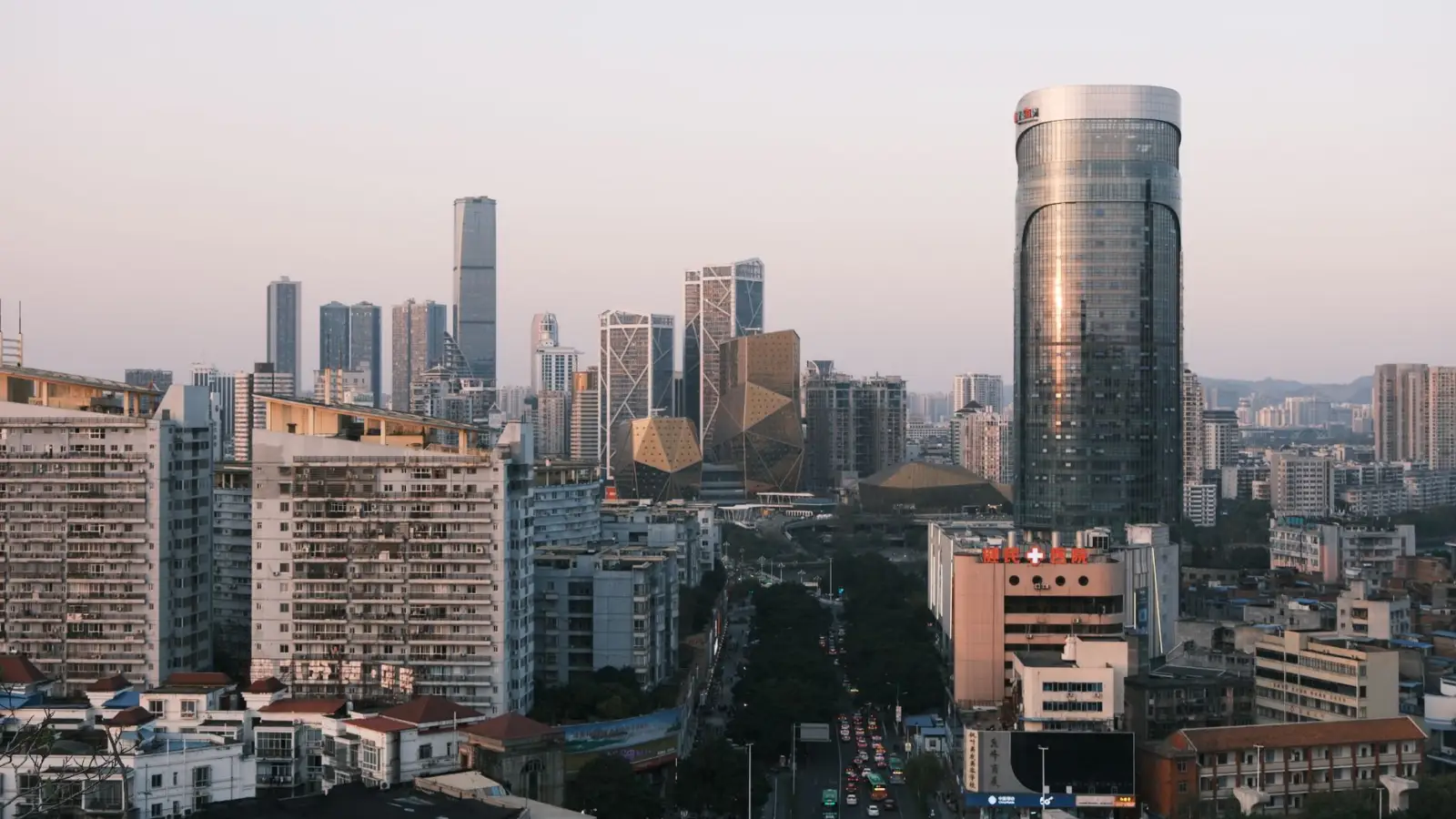 2024年广西人力资源服务市场趋势及用工风险管控指南正文配图 1