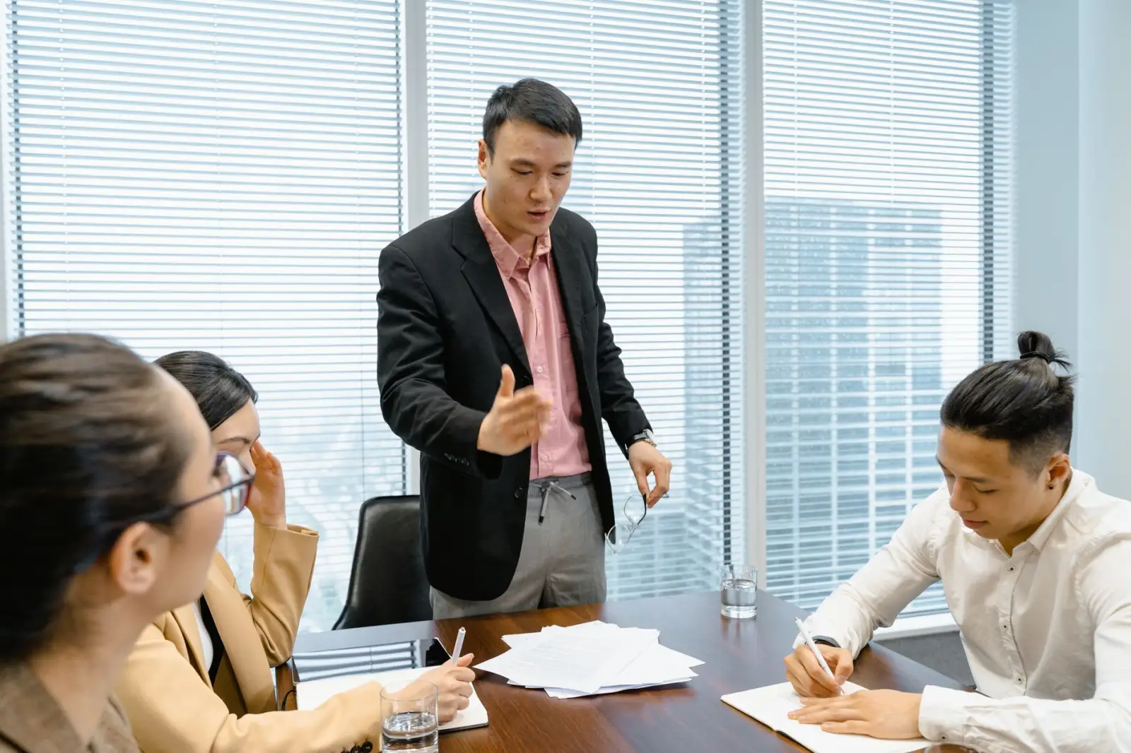 2025年广西企业用工风险防控指南:人力资源外包服务评估正文配图 1